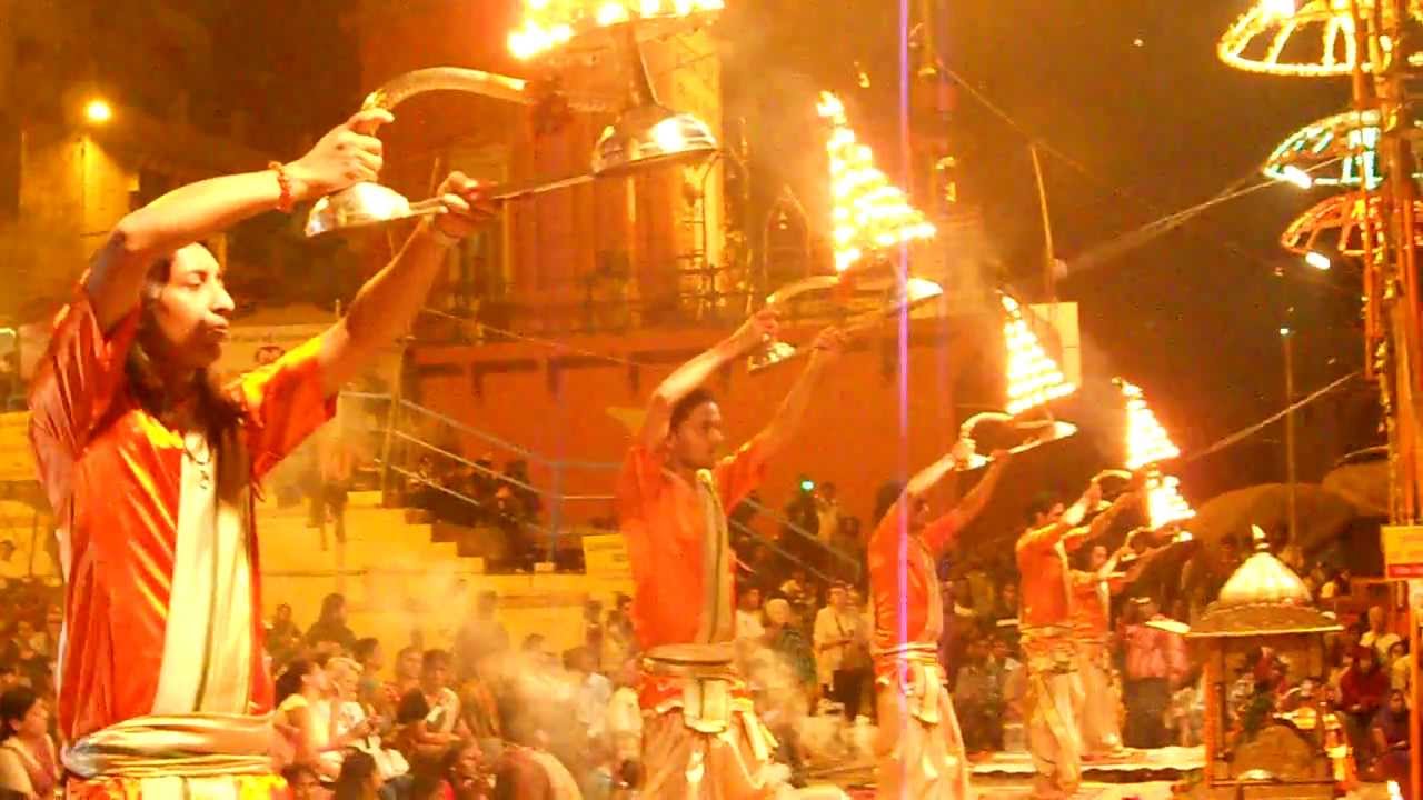 5 must things to do in Varanasi. Ganga Aarti Spark Destinations