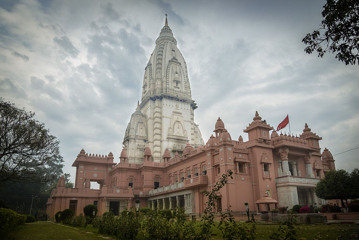 5 must things to do in Varanasi. Temples in Varanasi Spark Destinations
